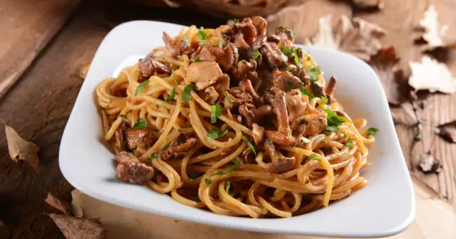 Makaron niski IG: Ranking, przepisy i jak gotować, by nie podnieść cukru