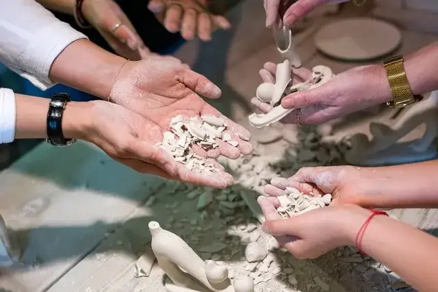 Ćmielów atrakcje: odkryj niezwykłe miejsca i warsztaty porcelany