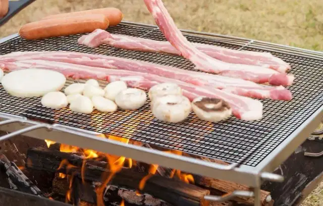 Jak mata teflonowa na grilla może uprościć grillowanie i sprzątanie