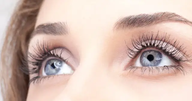 Co to lifting rzęs? Efekty, cena, przeciwwskazania i pielęgnacja