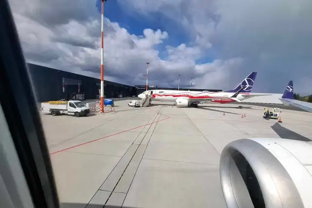 Lotnisko Warszawa-Radom: Aktualne połączenia, ruch pasażerski i przyszłość