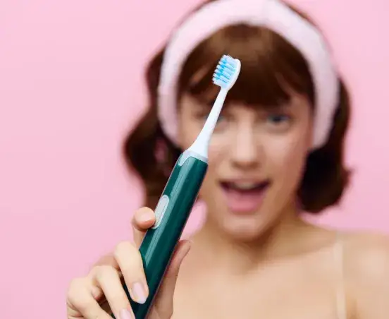 Czy szczoteczka soniczna niszczy szkliwo? Sprawdź, jak uniknąć uszkodzeń