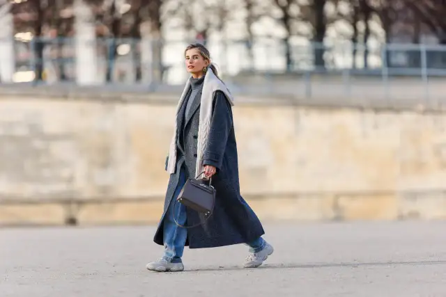 Stylizacje z szarym płaszczem: 10 modnych outfitów na każdą okazję