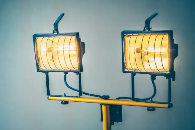 Jaki halogen do malowania? Wybierz idealne oświetlenie dla siebie