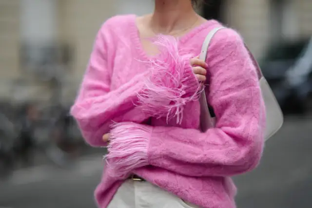 Sweter czy swetr? Obie formy poprawne, ale jest haczyk! PWN.