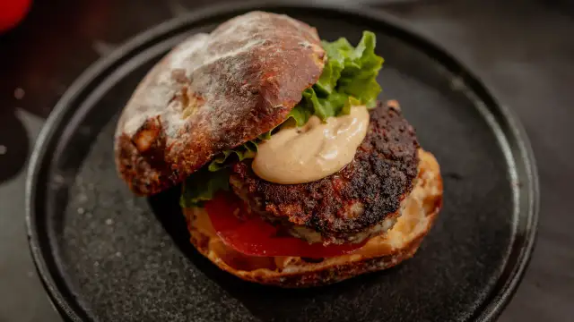 Burger gastronomique : Les astuces de chef pour une expérience unique.