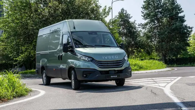 Iveco Daily: Wybierz idealny silnik do swoich potrzeb transportowych