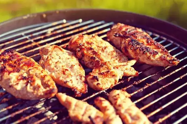 Jak perfekcyjnie grillować pierś kurczaka - unikaj najczęstszych błędów