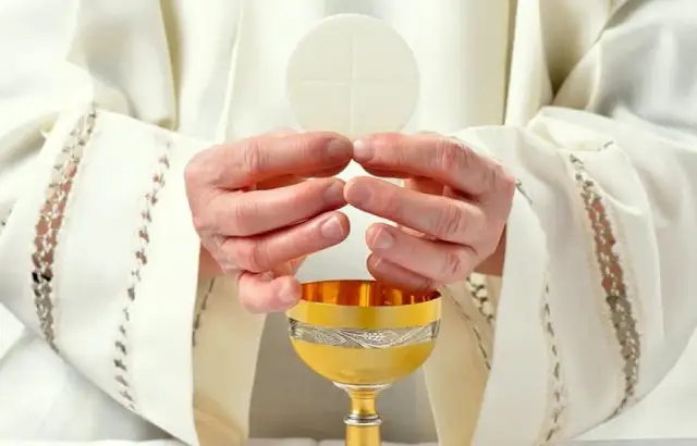 Jakie dary składamy na mszy świętej i ich głębokie znaczenie