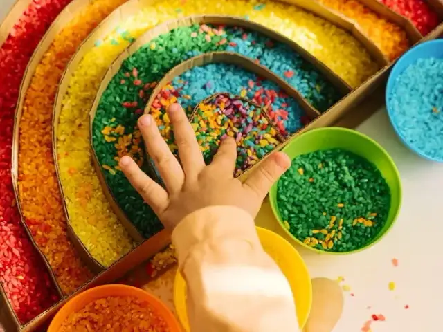 Integracja sensoryczna: Klucz do zrozumienia trudnych zachowań dziecka