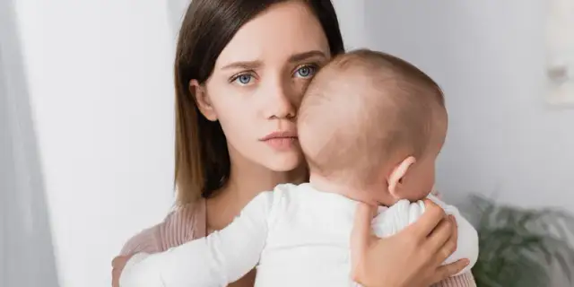 Biegunka u niemowlaka objawy: jak rozpoznać poważne sygnały