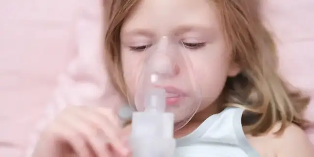 Inhalacja solą fizjologiczną na co pomaga i jak łagodzi objawy