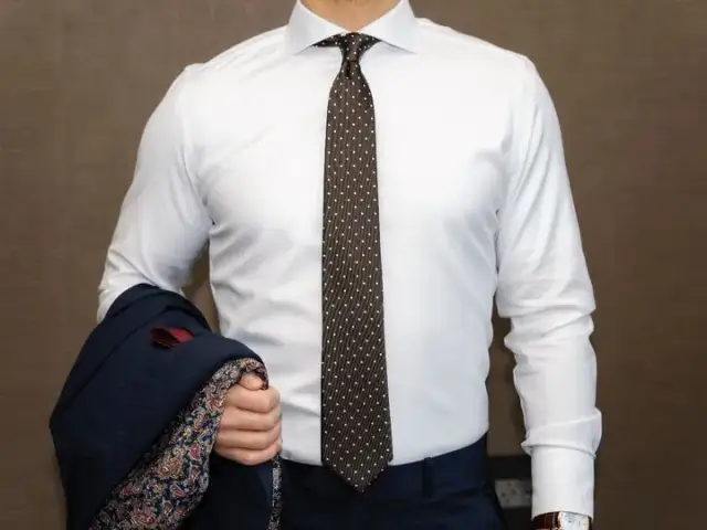 Modne krawaty wąskie czy szerokie - co wybrać na różne okazje?