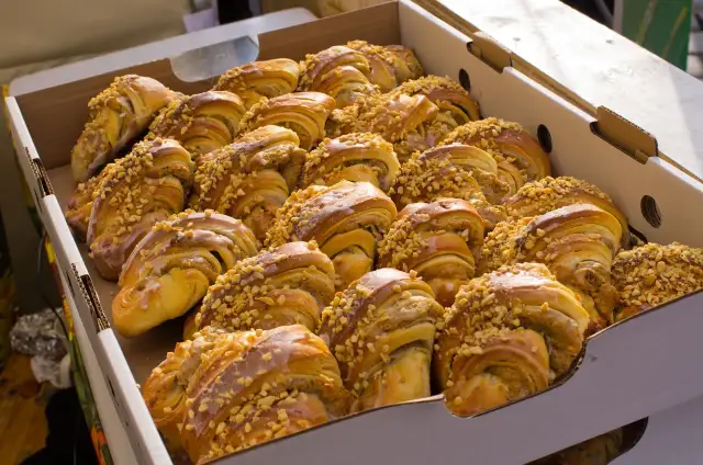 Ile kalorii ma ciastko? Sprawdź, co kryje Twój ulubiony wypiek