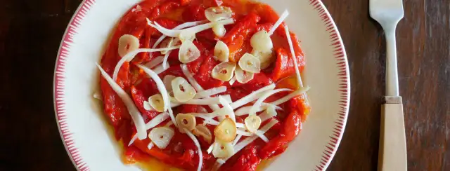 Ensada de pimientos asados: el secreto para un verano inolvidable
