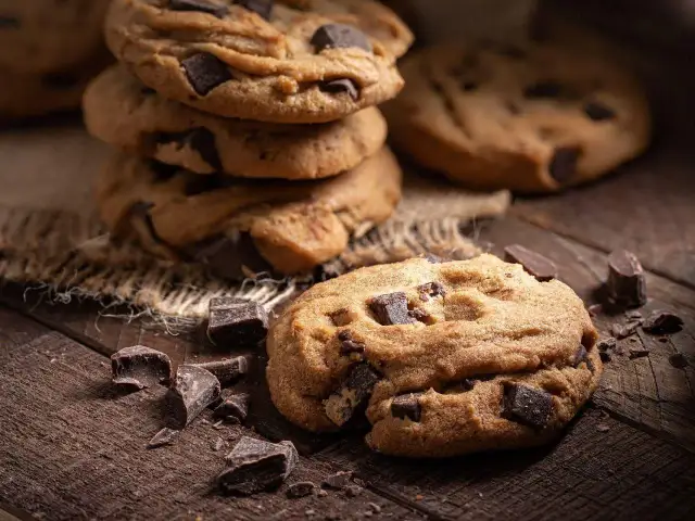Domowe pieguski: przepis na ciastka z czekoladą, które zawsze wychodzą