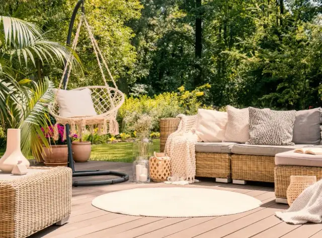 Tanie meble ogrodowe: Gdzie, kiedy i jak kupić, by nie przepłacić?