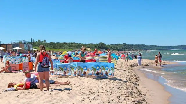 Ile kosztuje nocleg nad morzem? Oszczędź na wakacjach 2024!