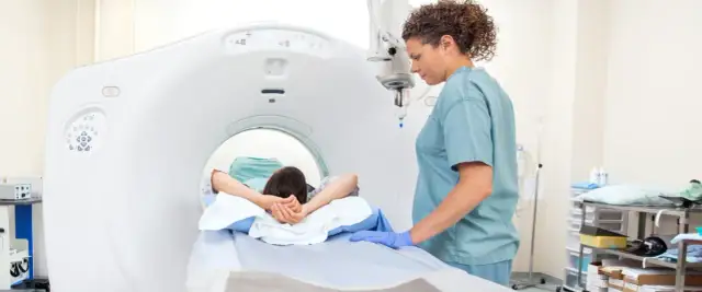 Co to jest badanie PET i jak wpływa na diagnozę nowotworów?