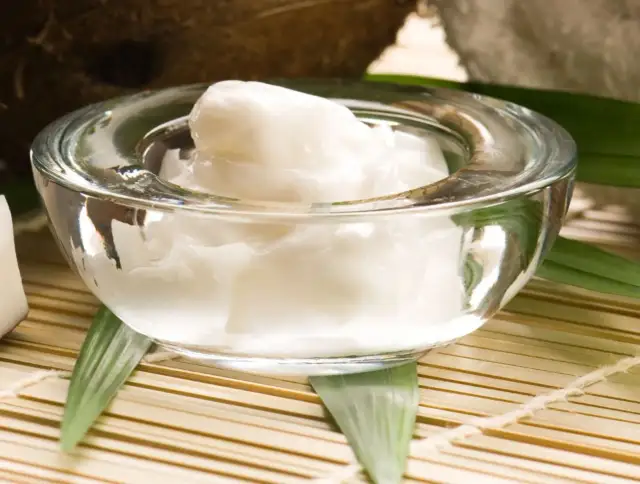 Czym zastąpić oliwę z oliwek? Odkryj zdrowe alternatywy do kuchni