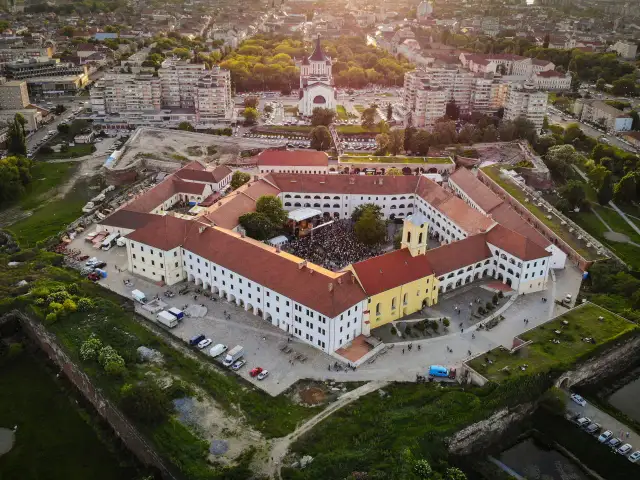Oradea: Gdzie zjeść? Najlepsze restauracje i lokalne smaki.