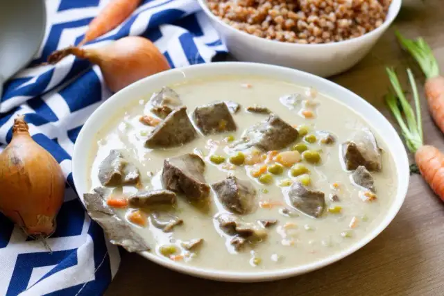 Jak zrobić gulasz z serc wieprzowych, który zaskoczy Twoich gości