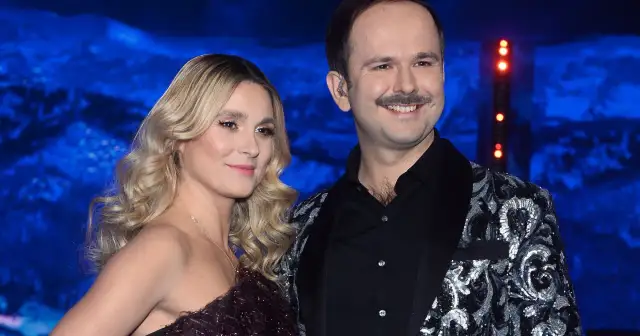 Ile ma lat żona Sławomira? Zaskakujące fakty o Kajrze Zapała
