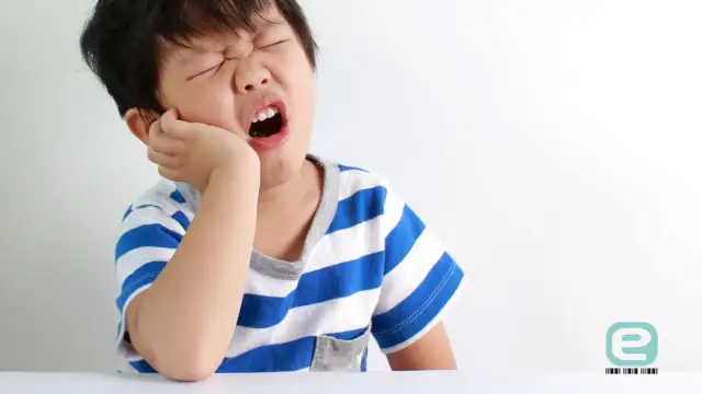Dziecko boli ząb? Sprawdzone domowe sposoby i kiedy do dentysty