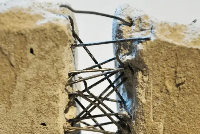 Ile zbrojenia rozproszonego na m3 betonu? Kluczowe informacje i normy