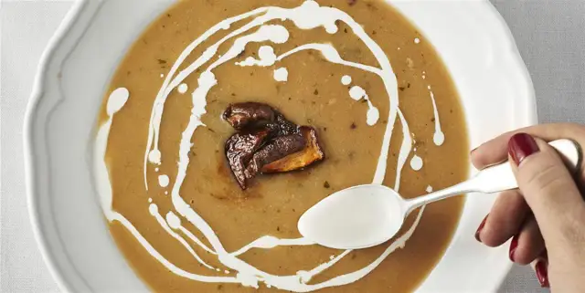 Czym doprawić zupę grzybową, by smakowała idealnie? Sprawdź najlepsze przyprawy i triki!