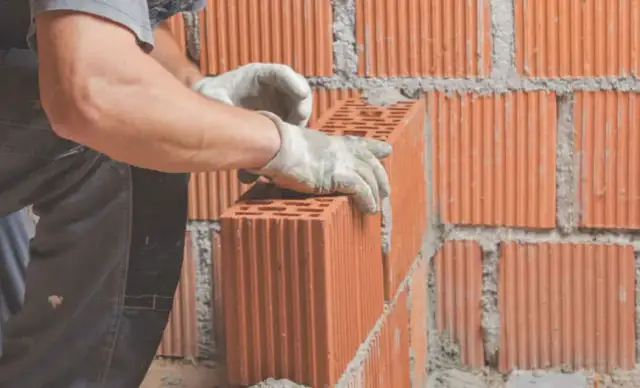 Silikaty zaprawa czy klej - co wybrać, aby uniknąć problemów budowlanych?