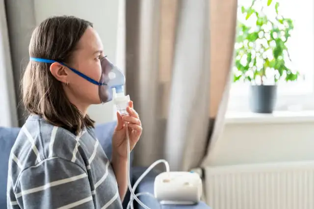Czy inhalacje z soli można robić na noc? Sprawdź, co musisz wiedzieć