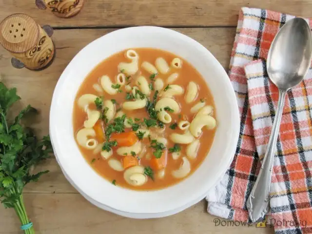 Jaki makaron do zupy pomidorowej? Wybierz idealny duet!