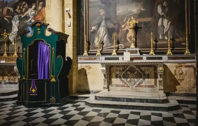 Kiedy są spowiedzi w kościele? Sprawdź godziny i zasady uczestnictwa