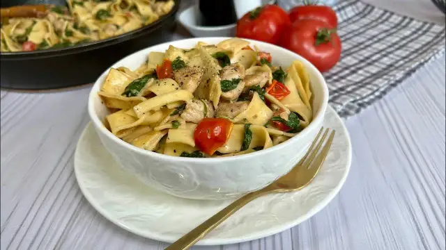 Pyszny przepis na penne z kurczakiem, który zaskoczy Twoich gości