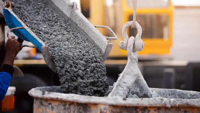 Ile cementu na m3 betonu B10? Kluczowe informacje, które musisz znać