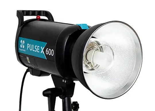 Jak zsynchronizować lampę błyskową z aparatem w kilku prostych krokach