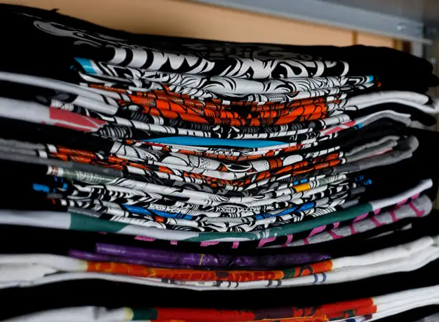 Skuteczne usuwanie nadruku z bluzki: Odnowa ulubionej odzieży