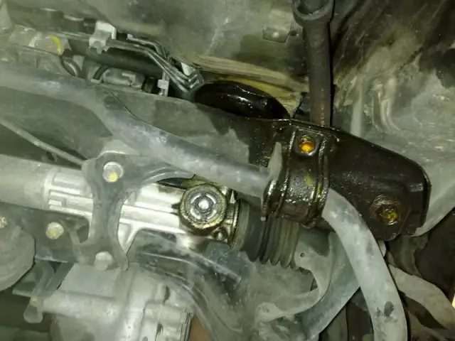 Cieknąca maglownica: Czy można jeździć? Ryzyko, objawy i naprawa