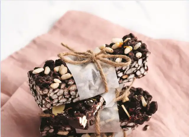 Przepis na zdrowe batony, które zaspokoją Twoje słodkie pragnienia