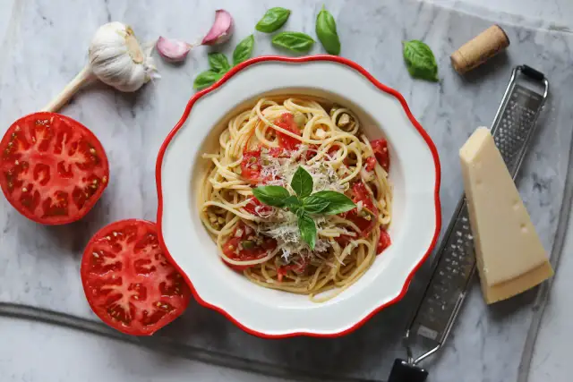 Jak uratować rozgotowany makaron? Triki, przepisy, porady!