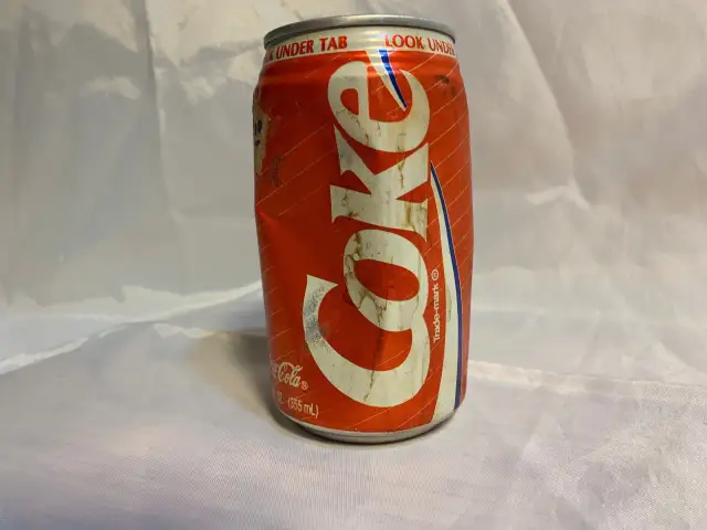 Najpiękniejsze latas retro: stylowe puszki do dekoracji i przechowywania