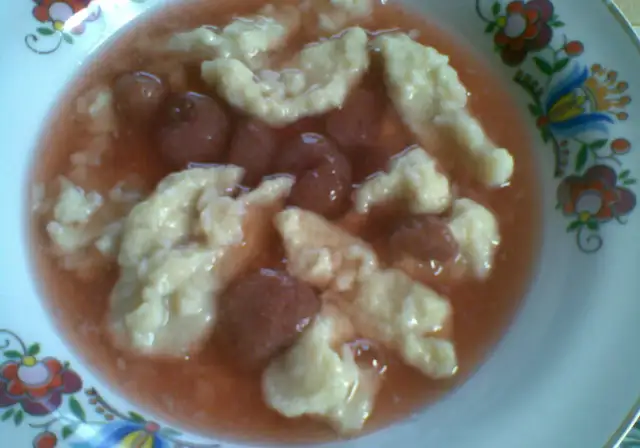 Jak zrobić kluski do zupy owocowej, aby były idealne i pyszne