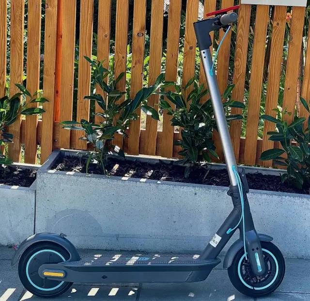 Jakie ciśnienie w oponach hulajnogi Motus Scooty 10 zapewni bezpieczeństwo?