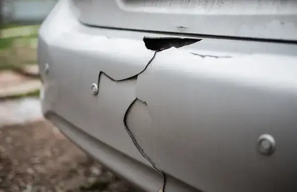 Ile kosztuje wymiana zderzaka tylnego? Poznaj ukryte koszty i czynniki