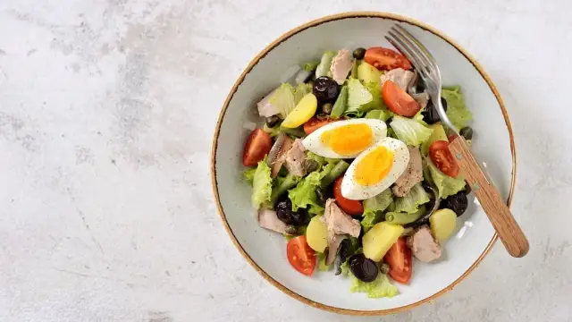 Salade Niçoise : la vraie recette traditionnelle (sans erreur !)