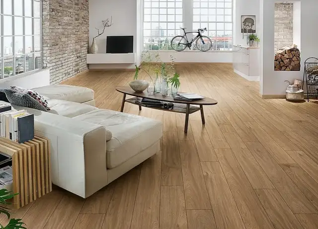 Jasna podłoga w salonie: Jakie meble wybrać? Poradnik eksperta