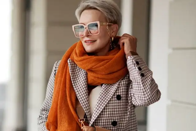 Fryzury, które odmładzają po 50 – jak wyglądać młodziej i stylowo