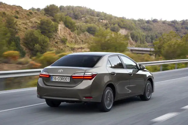 Corolla 1.6 benzyna - Jaki olej? Generacje, normy, błędy