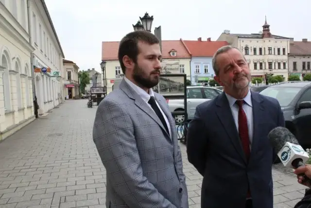 Co z kierowcą seicento po wypadku z rządową kolumną? Szczegóły sprawy